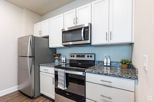 1BR, 1 BA - 1,032SF - Kitchen - Atwater Apartments