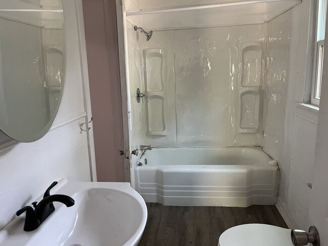 Photo - 1504 Earl St