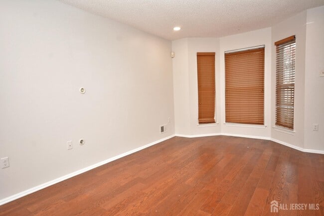 Photo - 25 Goodwin Dr