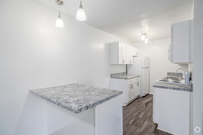 2BR, 1BA - 806SF - Kitchen