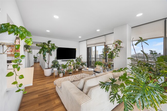 Photo - 14 Greenway Plz Unit 23P