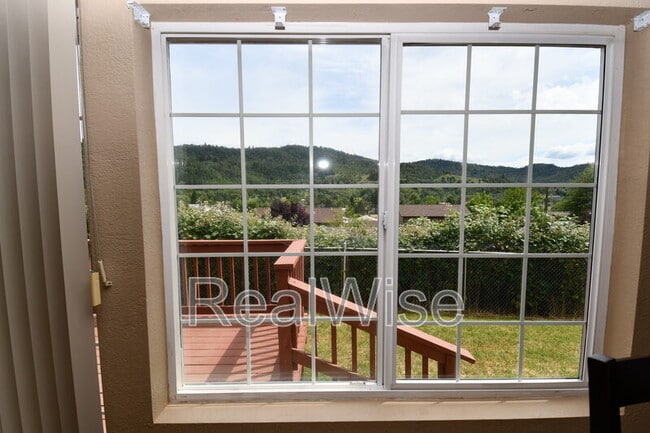 Photo - 2923 NE Denn Ave