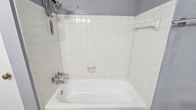 Building Photo - 3015 Greenridge Dr Unit 68