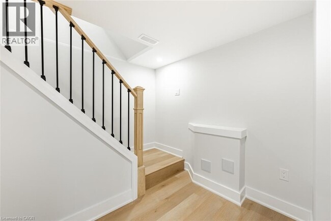 Photo - 172 Fennell Ave E