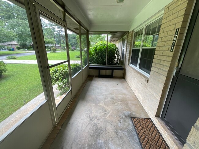 Porche delantero - 1671 Glenwyck Pl