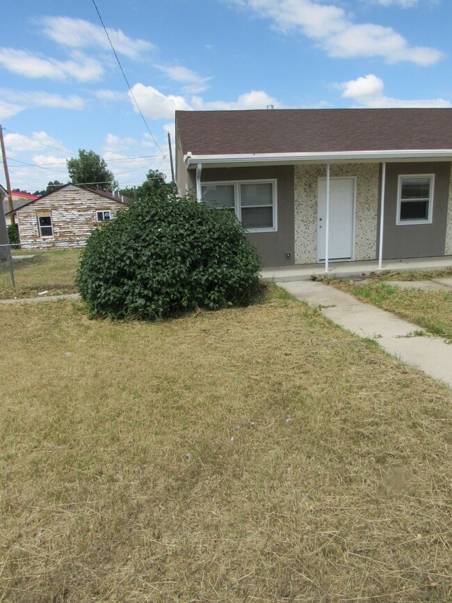 Photo - 2 Bed 1 Bath in Triplex Unidad 1044 S. Wisconsin Ave.