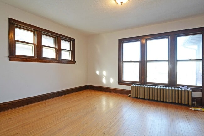 Photo - 3029-3031 Chicago Ave Unidad 3029 (Up)