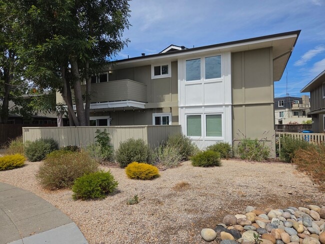 Building Photo - 1850 El Parque Ct Unit #C