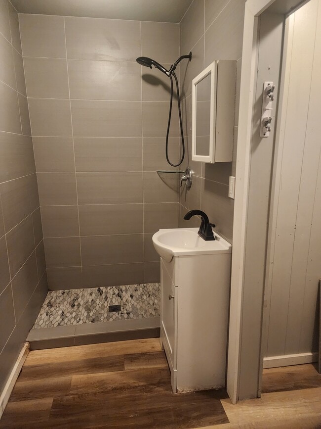 Photo - 111 1/2 W Locust Ave