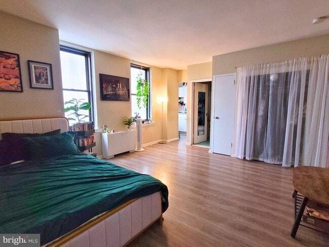 Building Photo - 135 S 19th St Unit 501