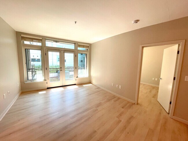 Photo - Bright Condo in NW Portland with Washer/Dr... Unit 4D