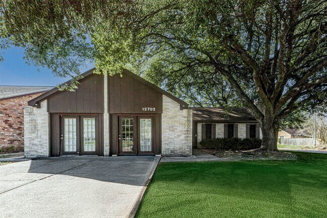 Building Photo - 12702 Fern Forest Dr