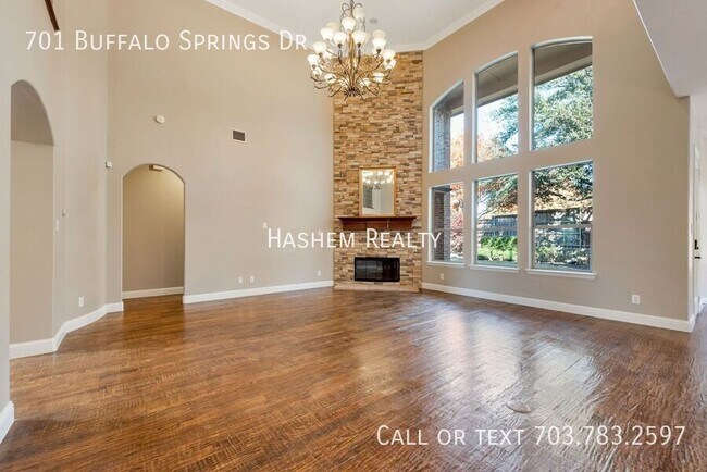 Photo - 701 Buffalo Springs Dr
