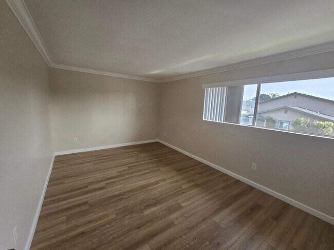 Photo - LEGRANDE16581 Unit B