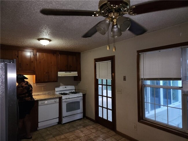 Photo - 3234 Valley View St