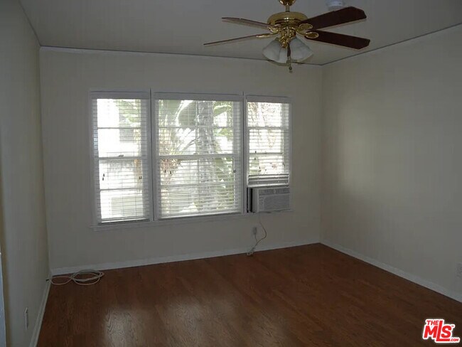 Photo - 442 N Palm Dr