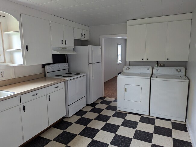 Kitchen - 2038 Shingletown Rd