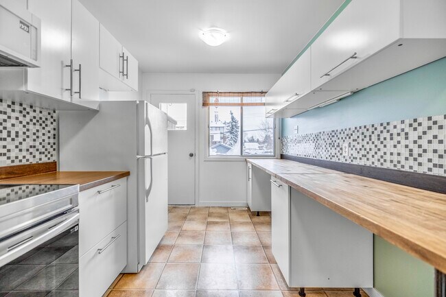 Photo - 665 David St