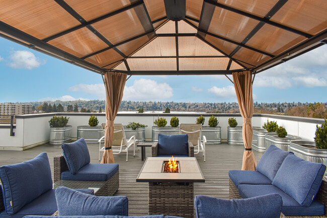 Rooftop Deck - The Loop at Green Lake Rental