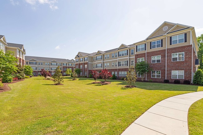 Community Courtyard with Picnic Tables and Grills