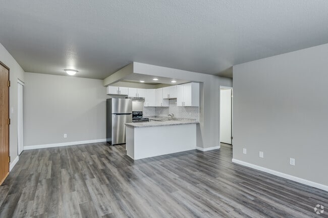 2 BR, 1 BA - 850SF