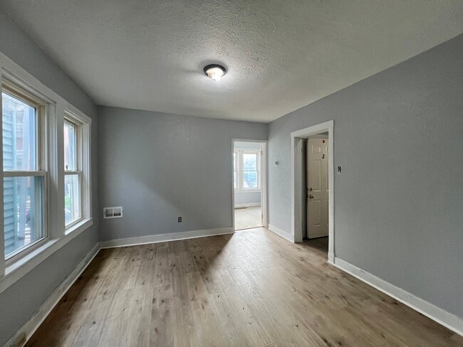 Livingroom - 1413 Margaret St Unit 2