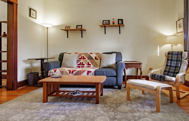1114 E St NE Unit SI ID1633302P