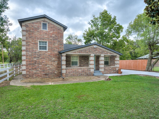 Photo - 2100 N Saint Luke Ave