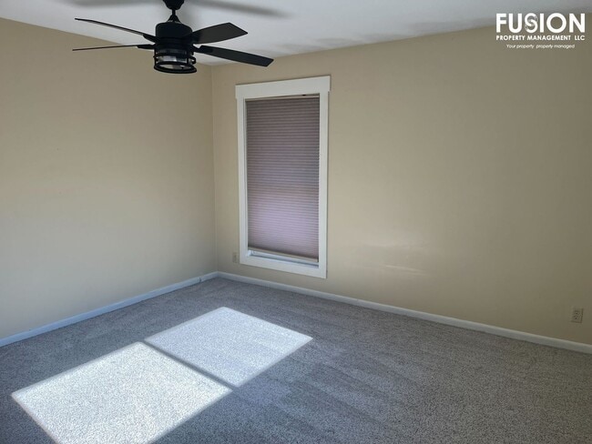 Photo - 3 Bedroom/2 Bathrroom Condo Right Near Oakledge Park!