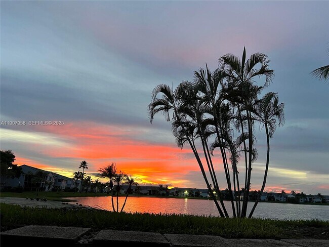 Building Photo - 1500 Jefferson Dr Unit 1500F