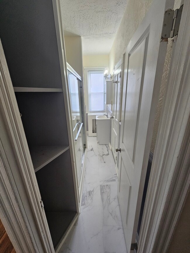 Photo - 132 W Douglass St Unidad 132 W. Douglass St Apt 2