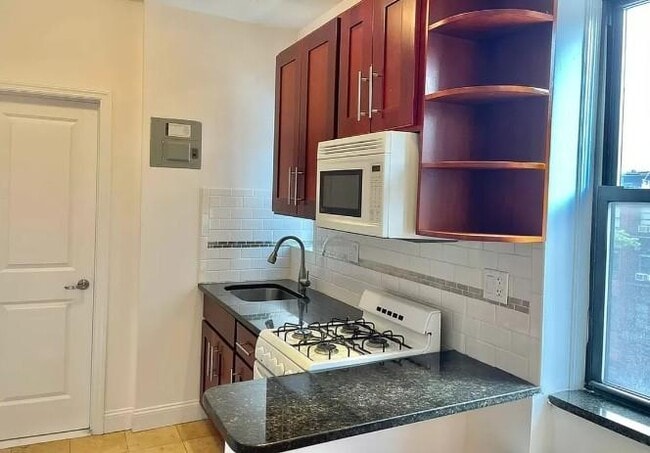 Building Photo - 1 bedroom in New York NY 10019 Unit 5C Rental