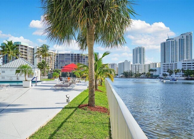 Building Photo - 200 Leslie Dr Unit 827