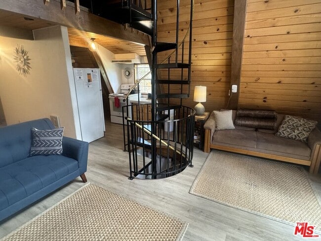 Photo - 1295 Balsam Dr