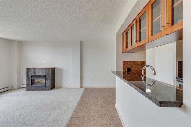 Building Photo - 429-429 14 St NW