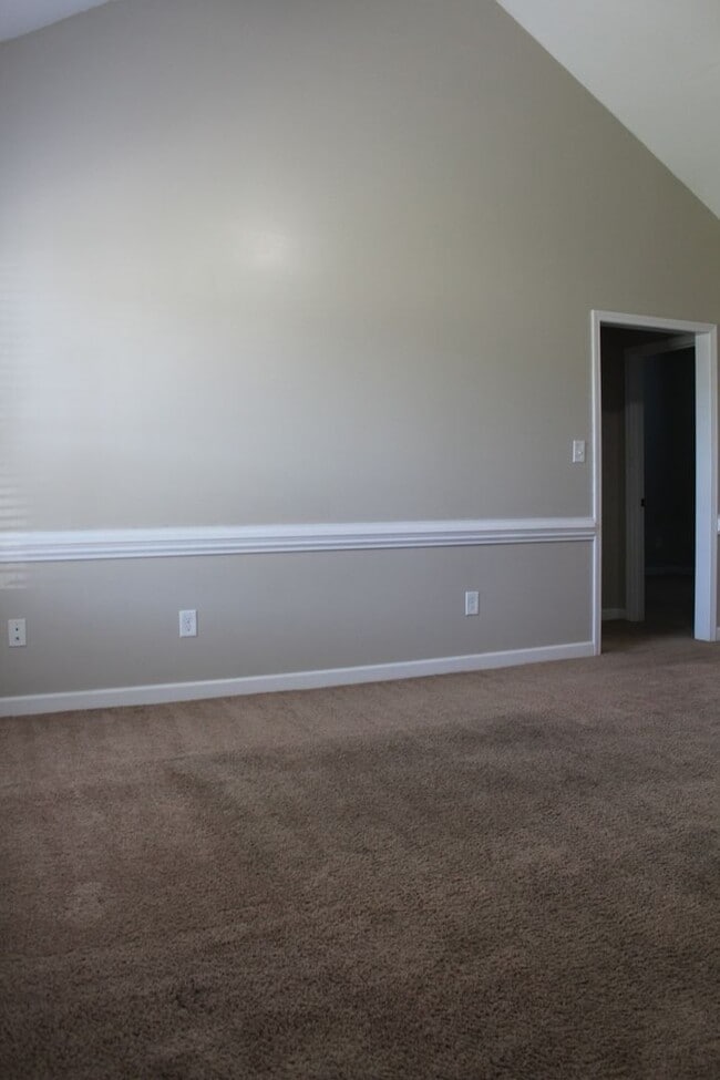 Photo - 107 Kenison Way