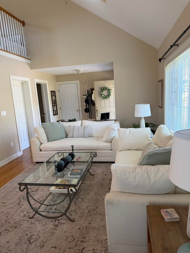 2 Emily Cir