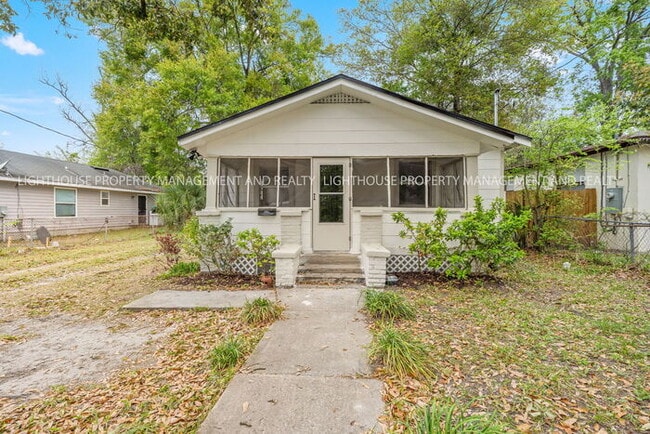 Renovated 3 Bedroom Home With Screened Porch