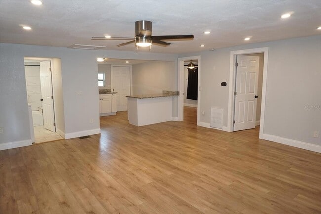 Photo - 248 Avenue L NE