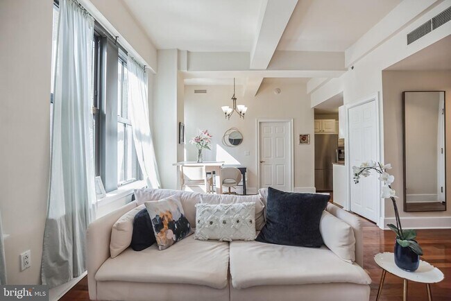 Photo - 1500 Chestnut St Unit 16I