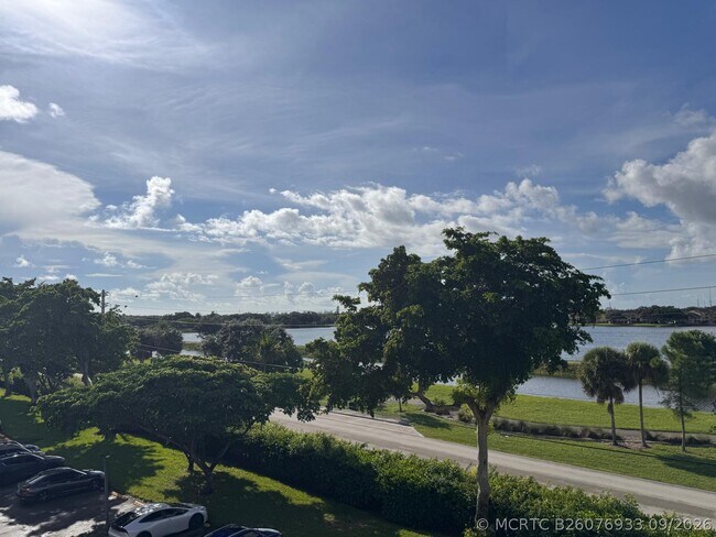 Photo - 115 Lake Emerald Dr Unit 410