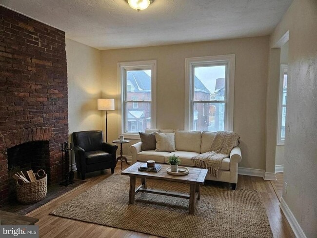 Building Photo - 246 S St Clair St Unit 2