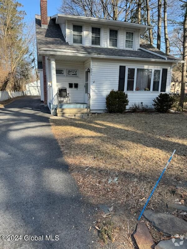 Building Photo - 301 Kenwood Ave Unit 2 Rental