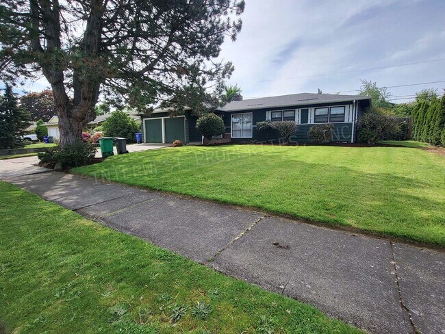 Photo - 3 Bd 1.5 ba Ranch Style Home in NE PDX With Washer/Dryer Hook-ups, Fenced Backyard & 2 Car Garage!