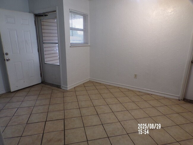 Photo - 2335 NW 41st St