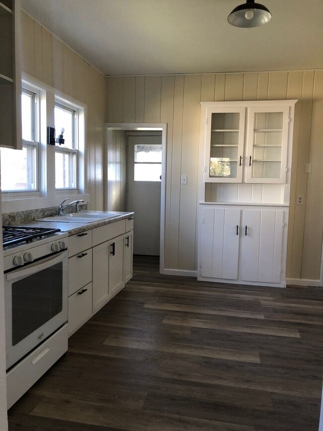 Building Photo - New on The Market....drive by today to take a look!!