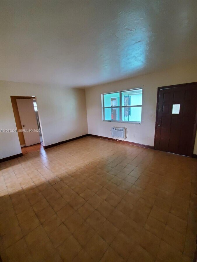 Photo - 435 NE 139th St Unidad 437