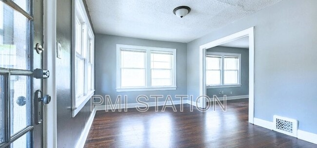 Photo - 301 Chelsea Ave Unit 1/2