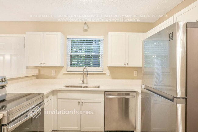 Photo - 662 Lakeridge Dr SE