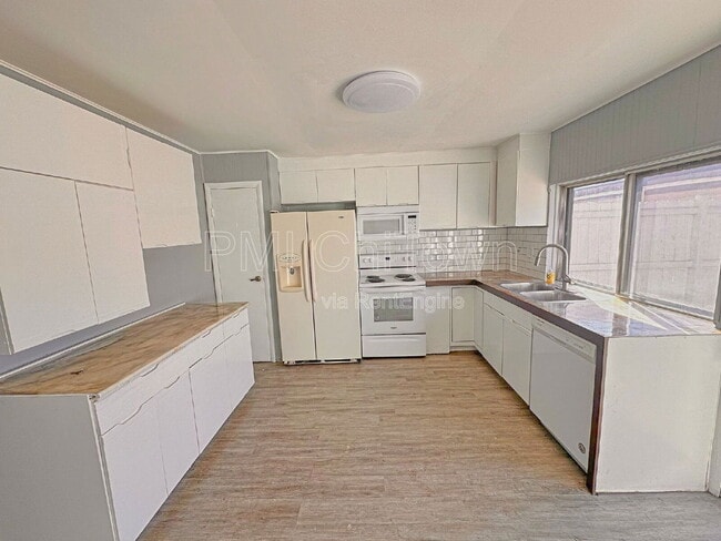 Photo - 5573 Court F